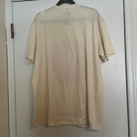 Wicked Glinda Ariana Grande Size XL Hot Topic Graphic Tee - Picture 3 of 5